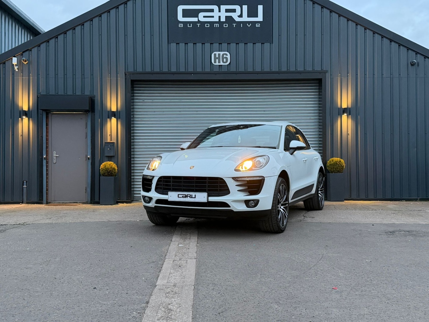 Used Porsche Macan 2015 for sale - 77700921: Photo 2