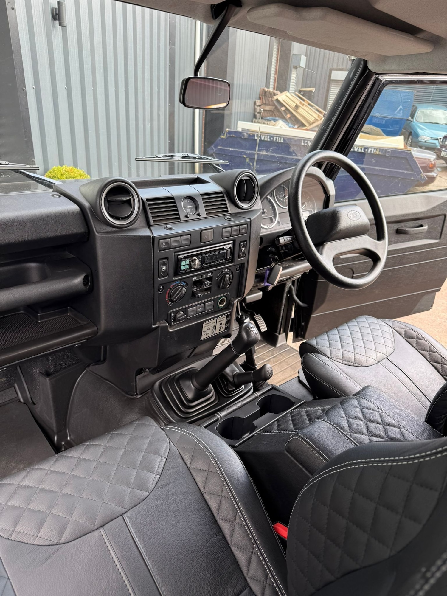 Used Land Rover Defender 2014 for sale - 77101316: Photo 15