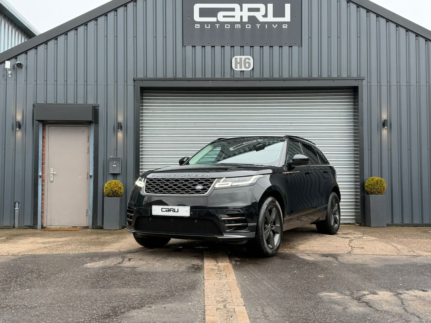 Used Land Rover Range Rover Velar 2017 for sale - 77543697: Photo 2