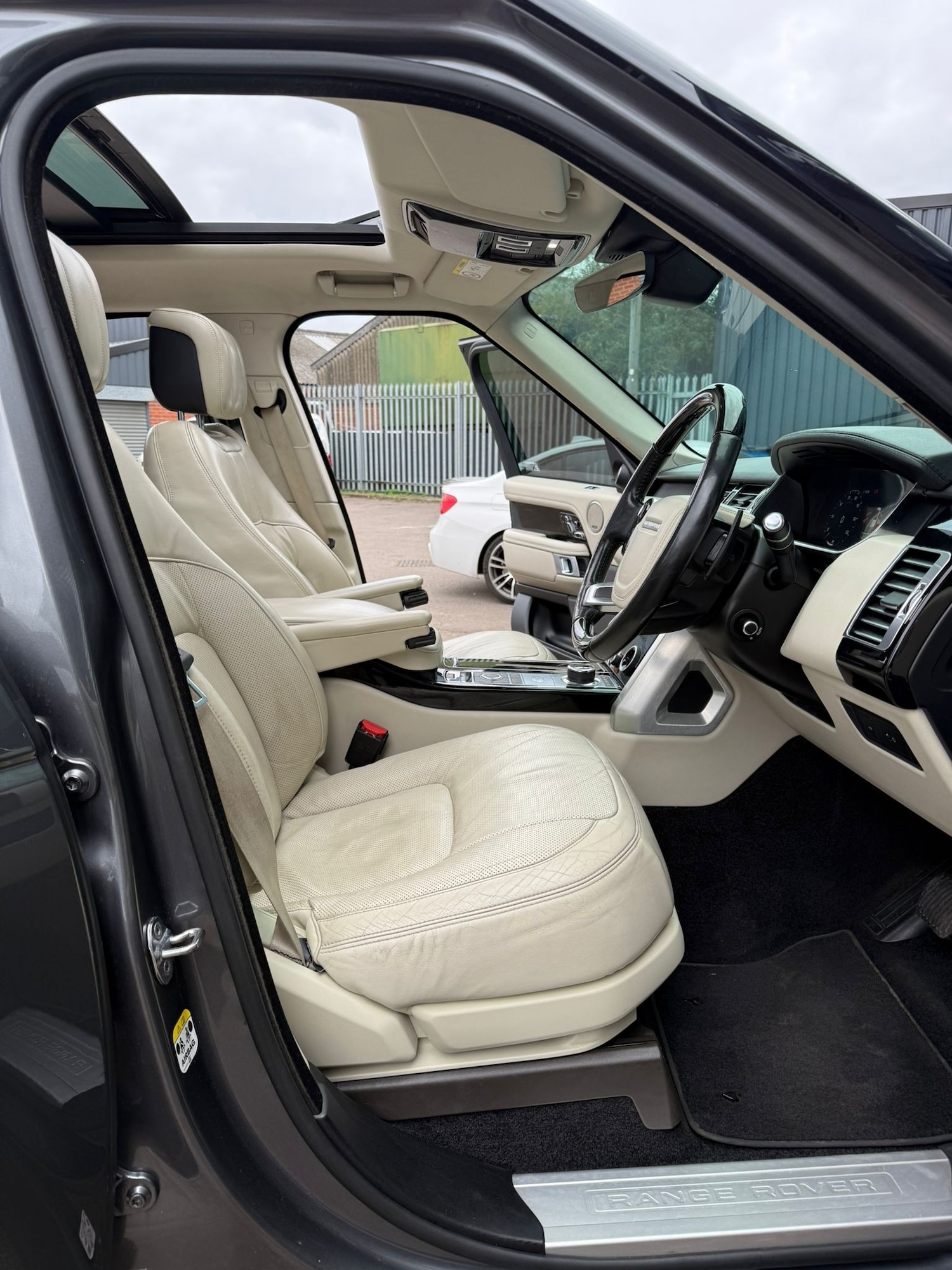 Used Land Rover Range Rover 2018 for sale - 76319760: Photo 15
