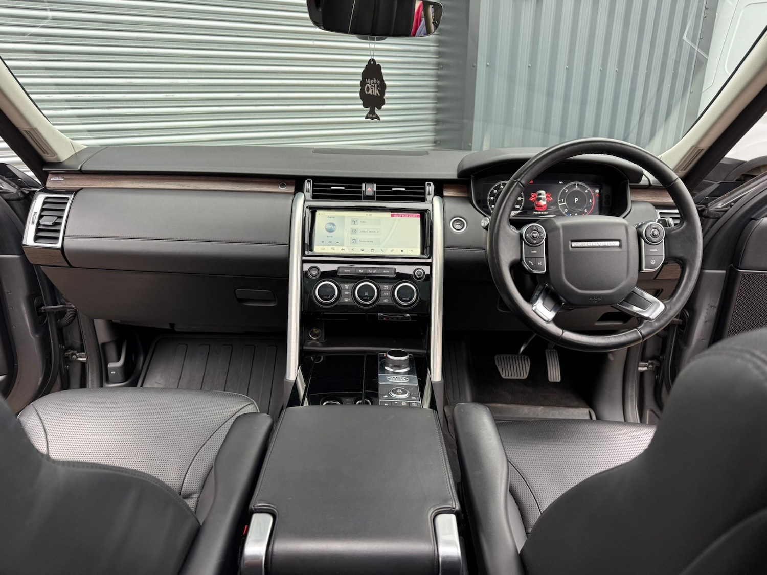 Used Land Rover Discovery 2018 for sale - 76184197: Photo 13