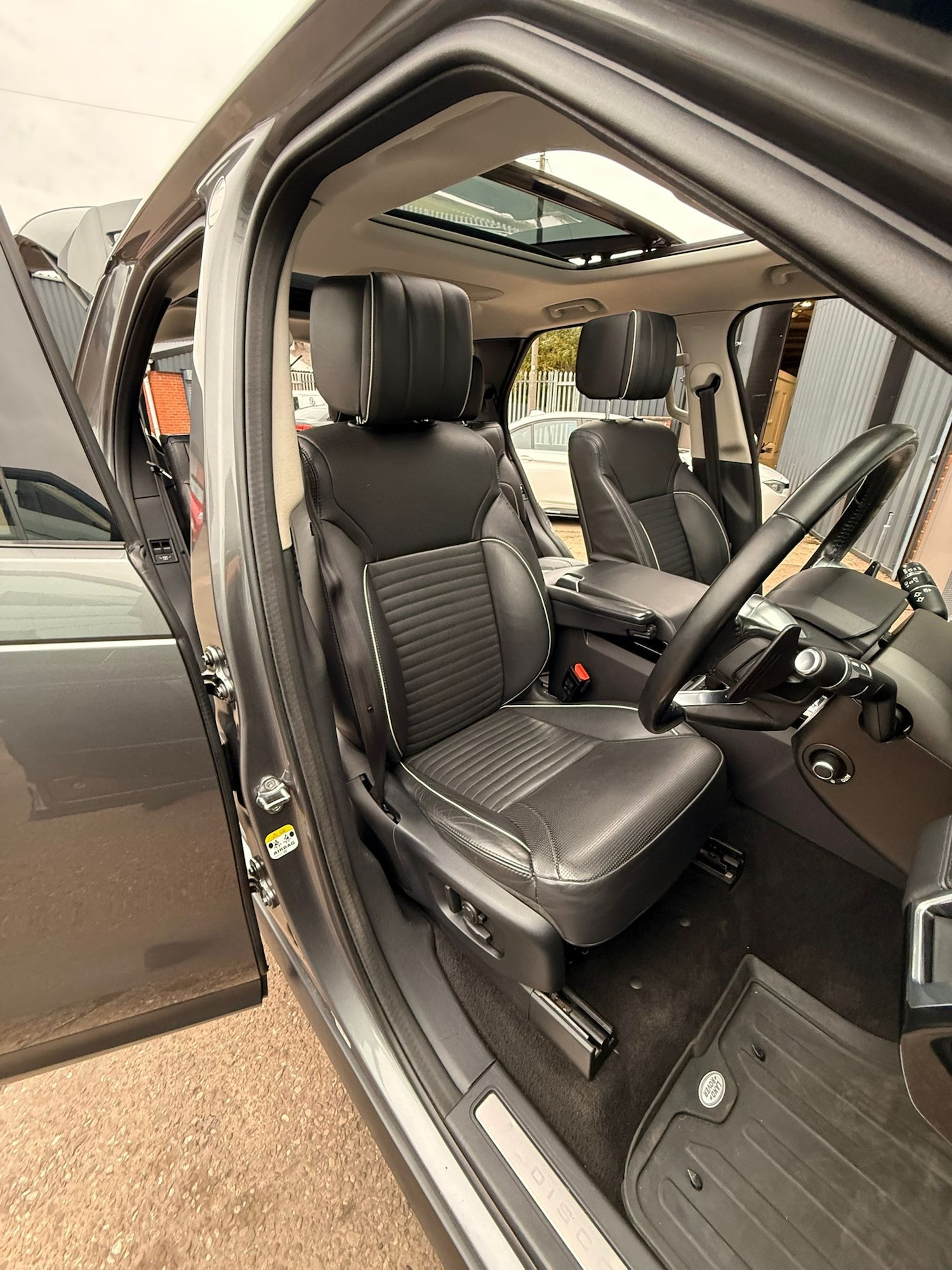 Used Land Rover Discovery 2018 for sale - 76184197: Photo 16