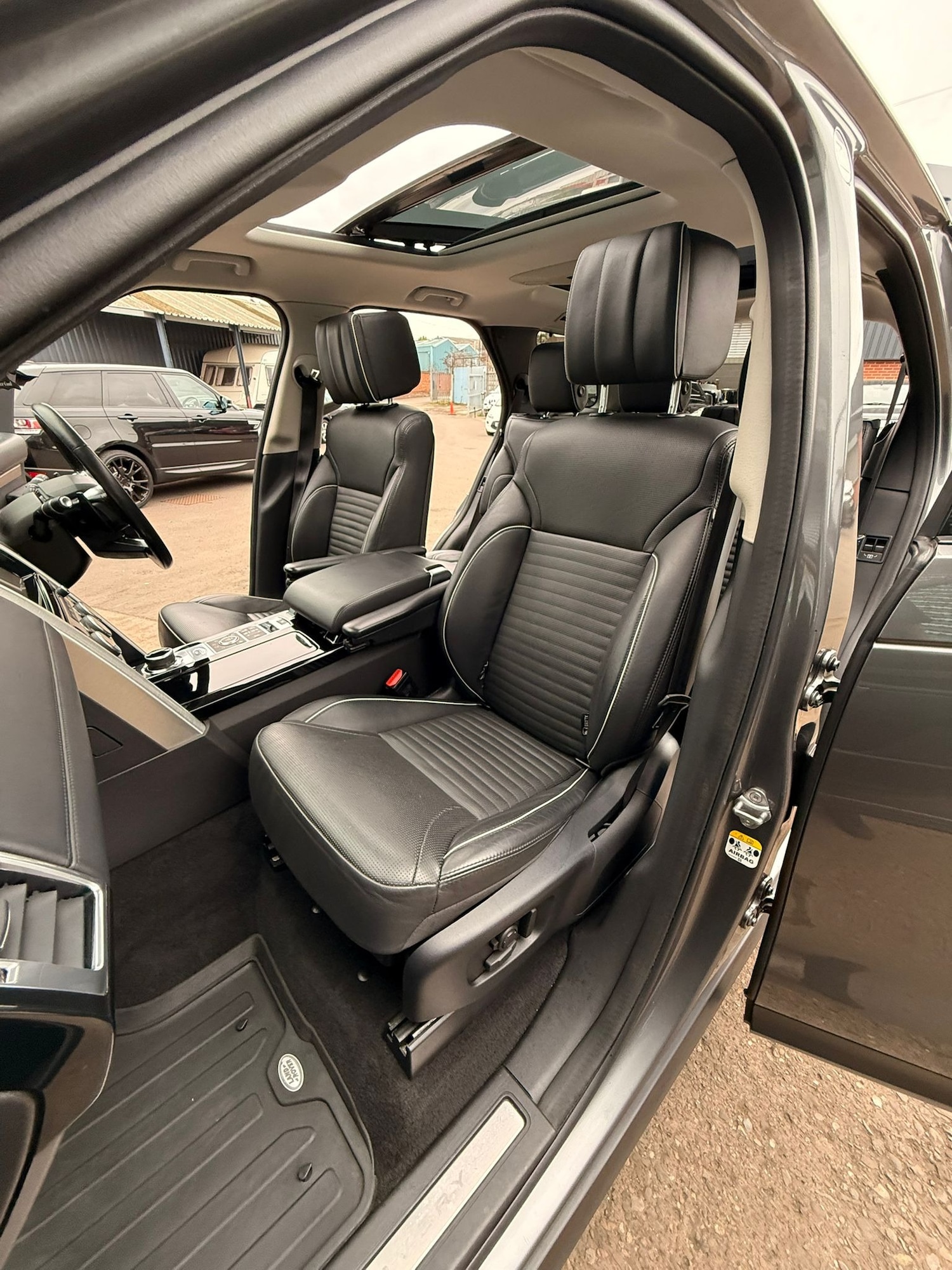 Used Land Rover Discovery 2018 for sale - 76184197: Photo 18