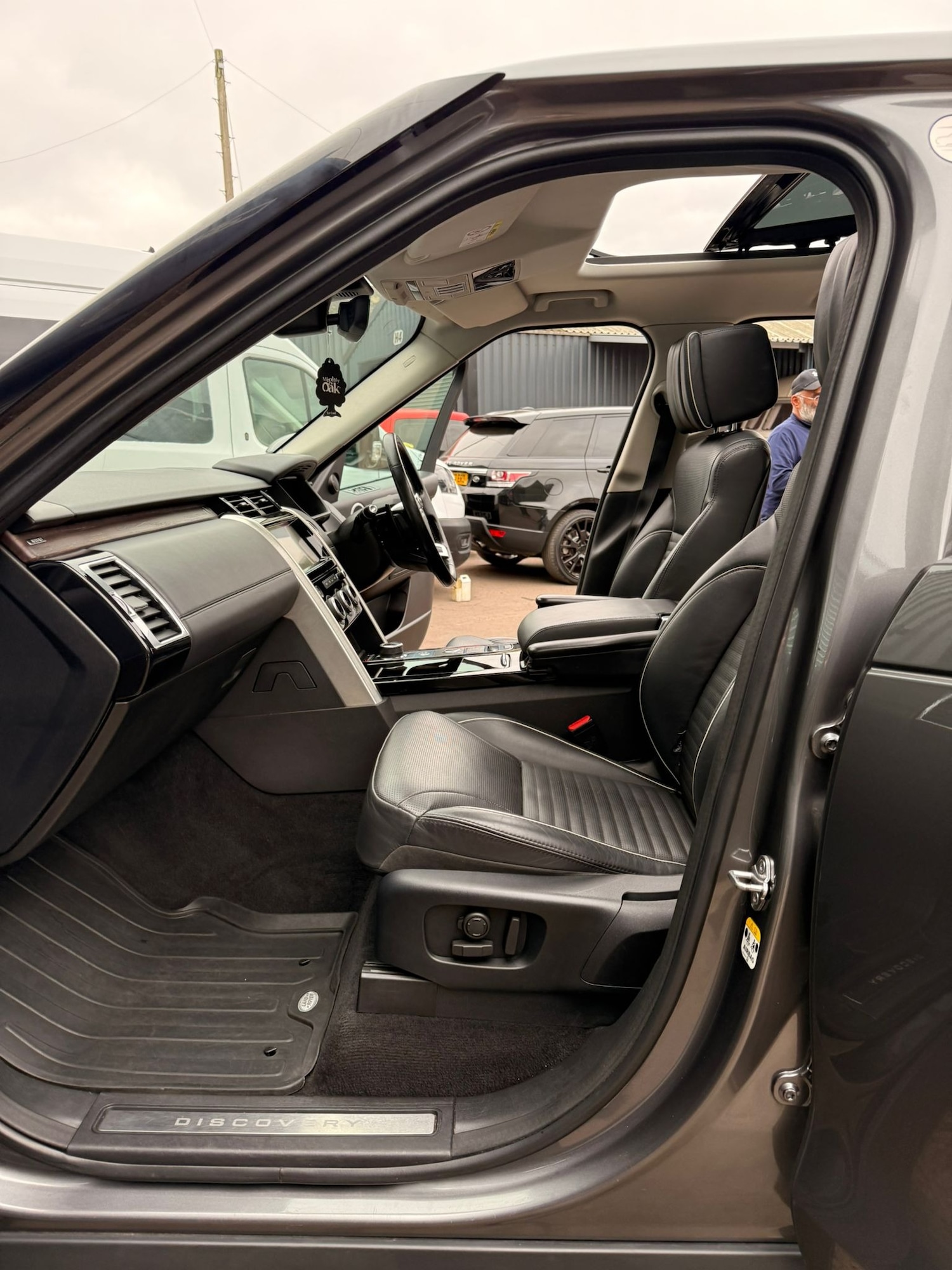 Used Land Rover Discovery 2018 for sale - 76184197: Photo 19