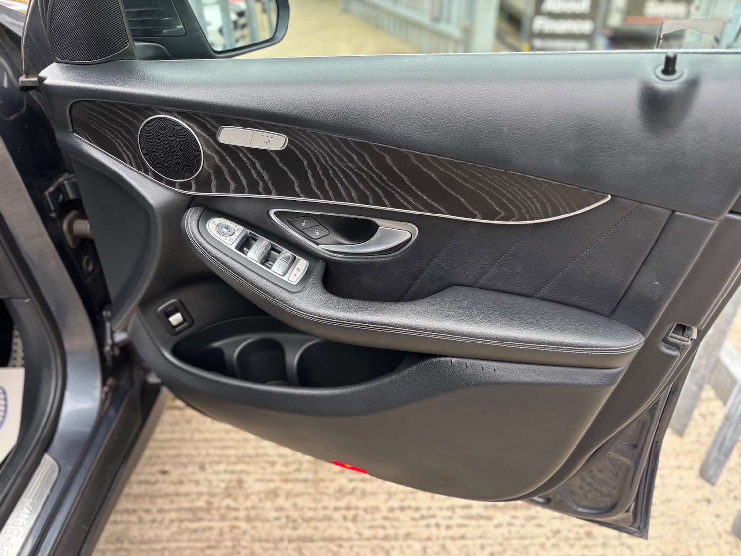 Used Mercedes-Benz GLC 2015 for sale - 76601636: Photo 51