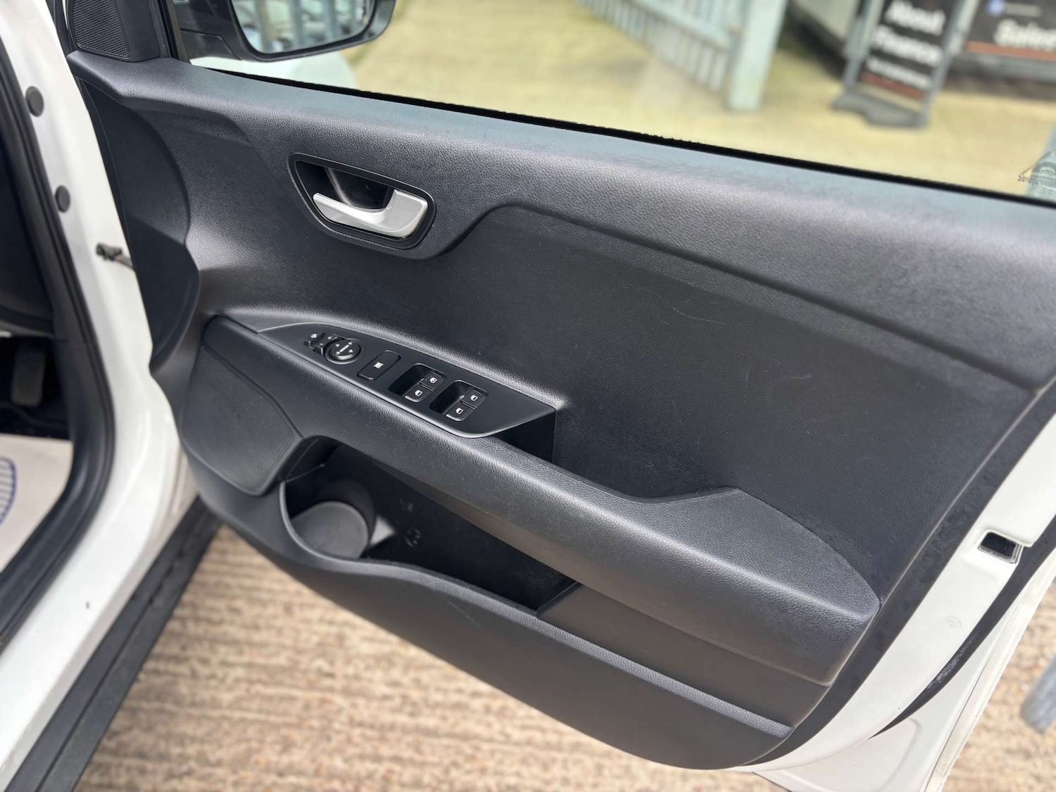 Used Kia Stonic 2019 for sale - 76611178: Photo 48