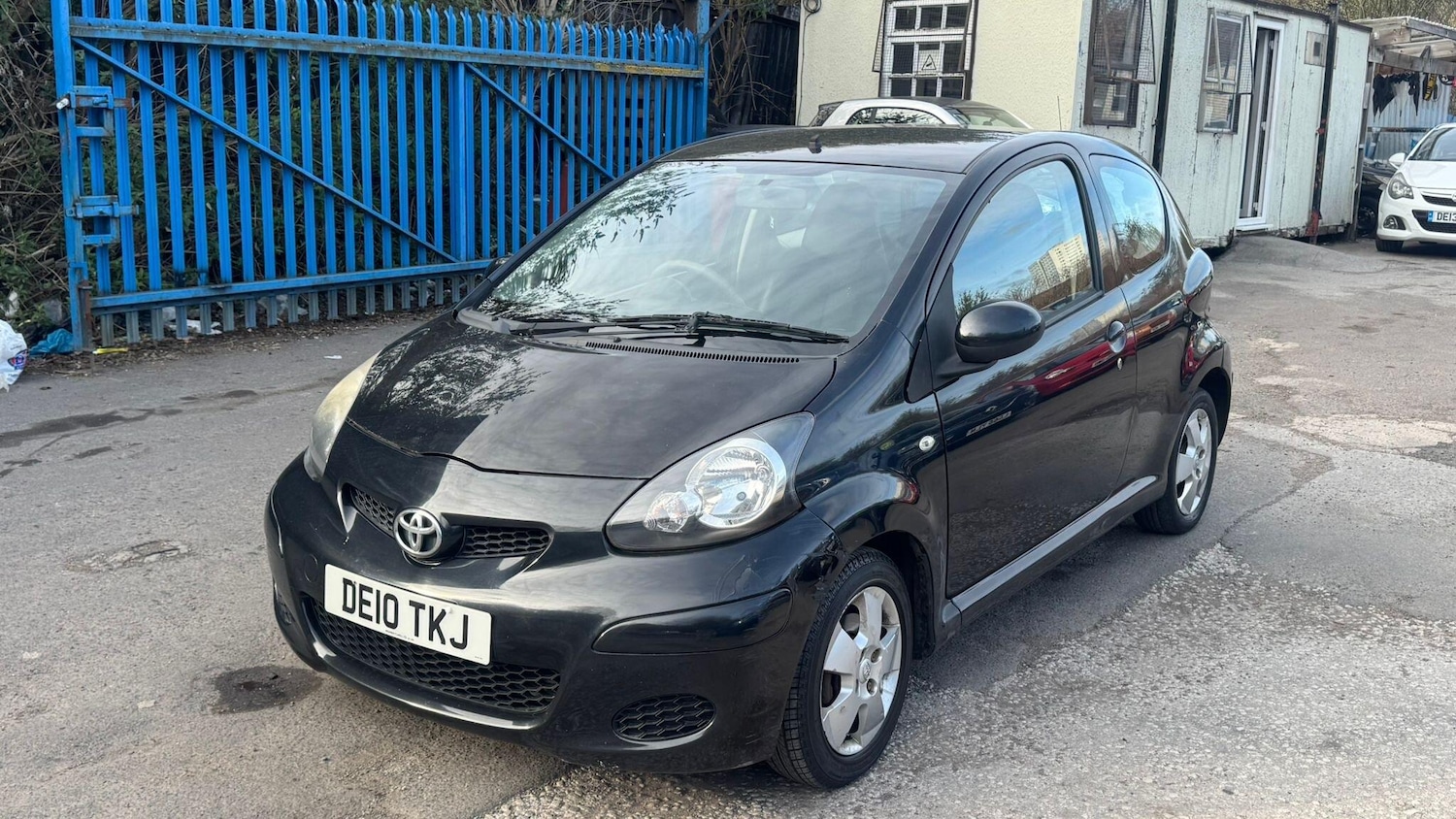 Used Toyota AYGO 2010 for sale - 78148189: Photo 2
