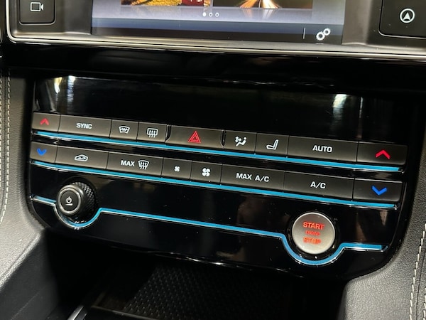 Used Jaguar F-Pace 2018 for sale - 75703370: Photo 41