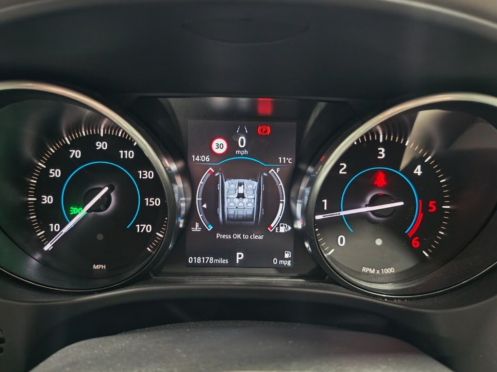 Used Jaguar F-Pace 2018 for sale - 76986070: Photo 37