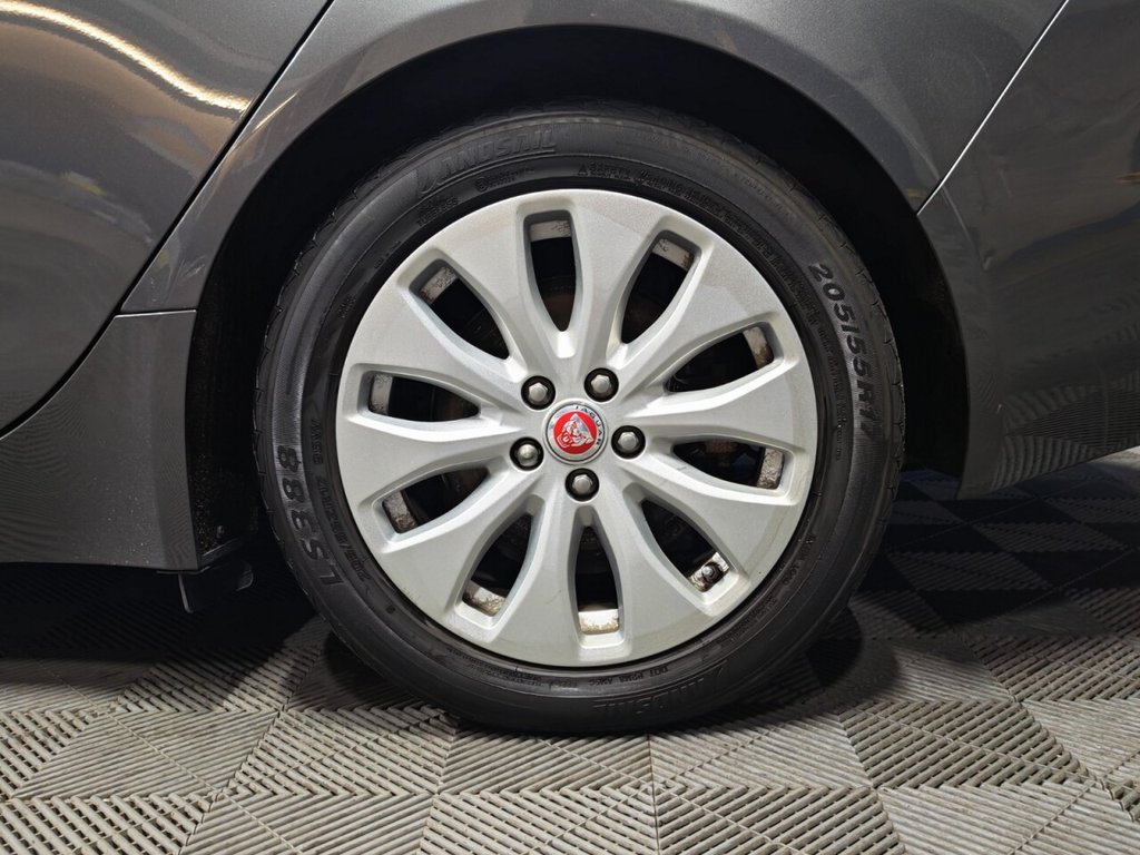 Used Jaguar XE 2018 for sale - 76535713: Photo 10