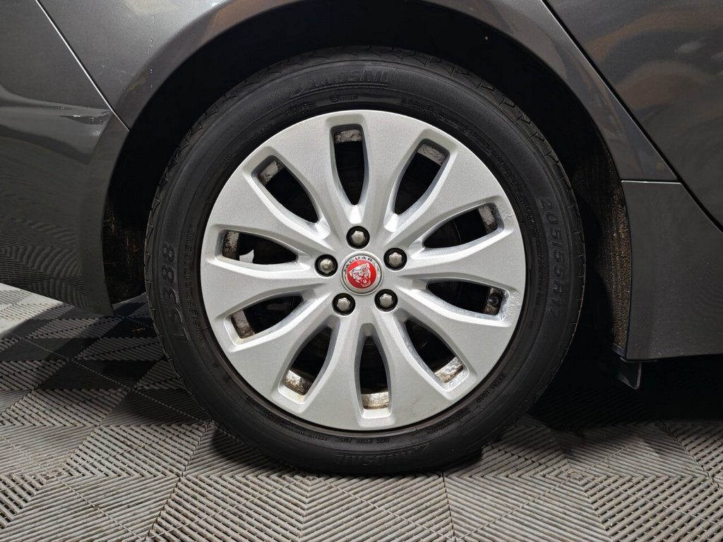 Used Jaguar XE 2018 for sale - 76535713: Photo 13
