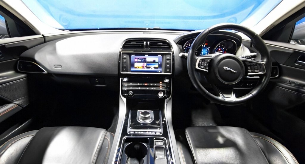 Used Jaguar XE 2018 for sale - 76535713: Photo 15