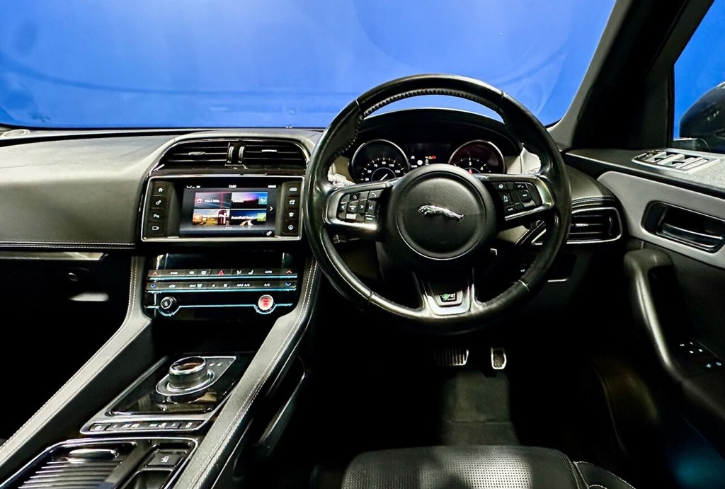 Used Jaguar F-Pace 2018 for sale - 76406216: Photo 16