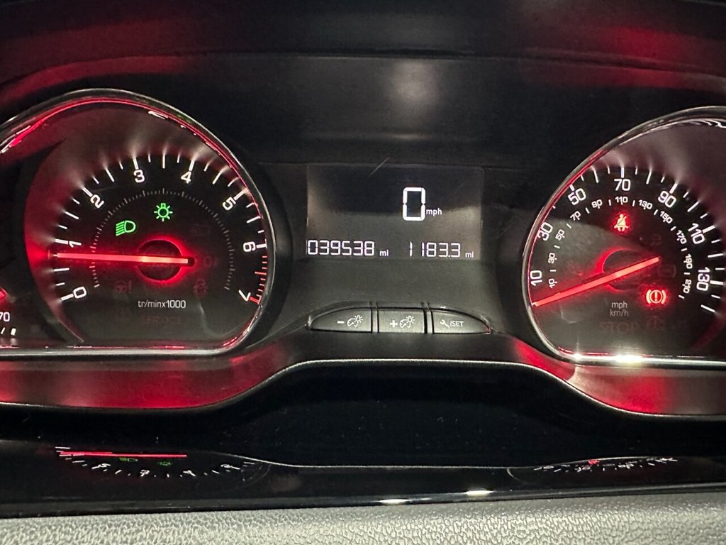 Used Peugeot 208 2015 for sale - 76410383: Photo 15