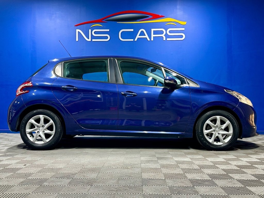 Used Peugeot 208 2015 for sale - 76410383: Photo 2