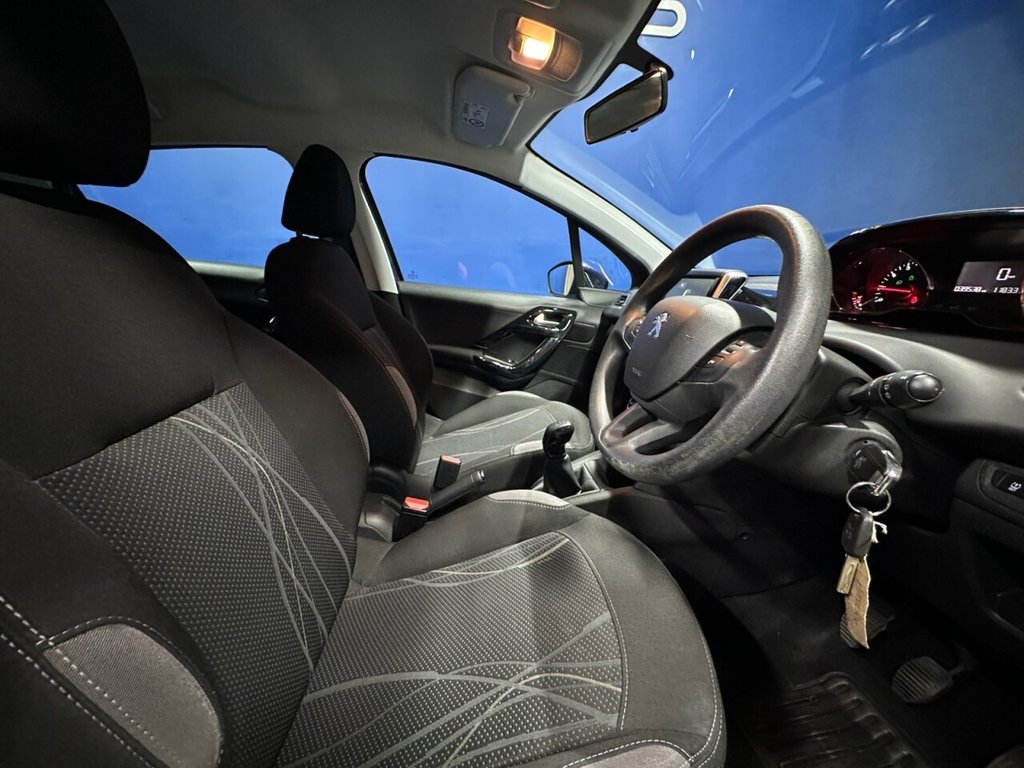 Used Peugeot 208 2015 for sale - 76410383: Photo 31