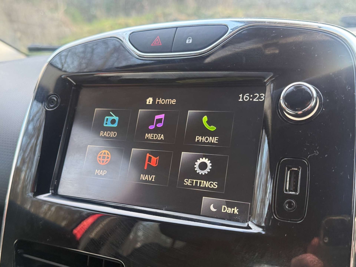 Used Renault Clio 2014 for sale - 77640545: Photo 16