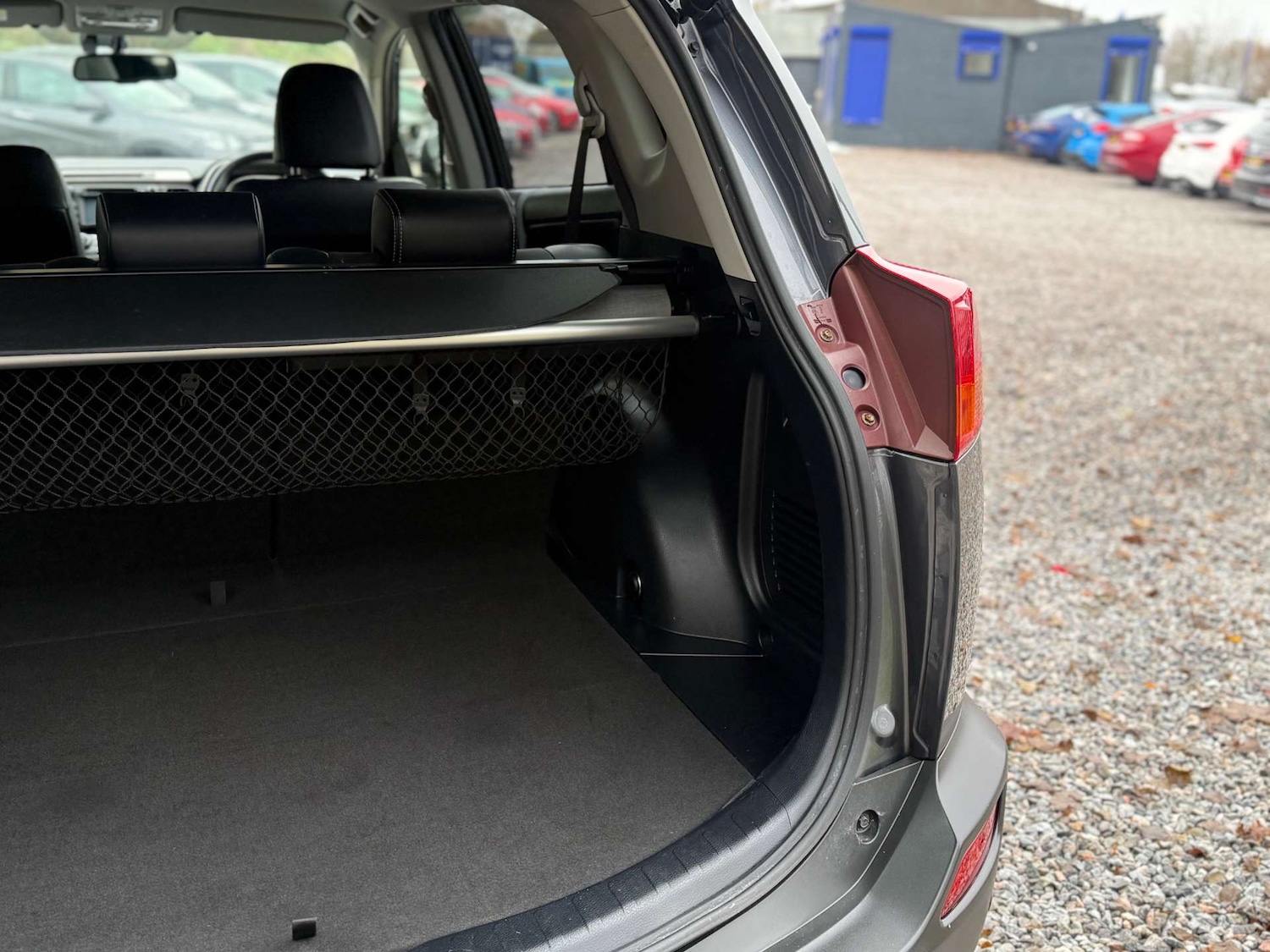 Used Toyota RAV4 2015 for sale - 76685300: Photo 13