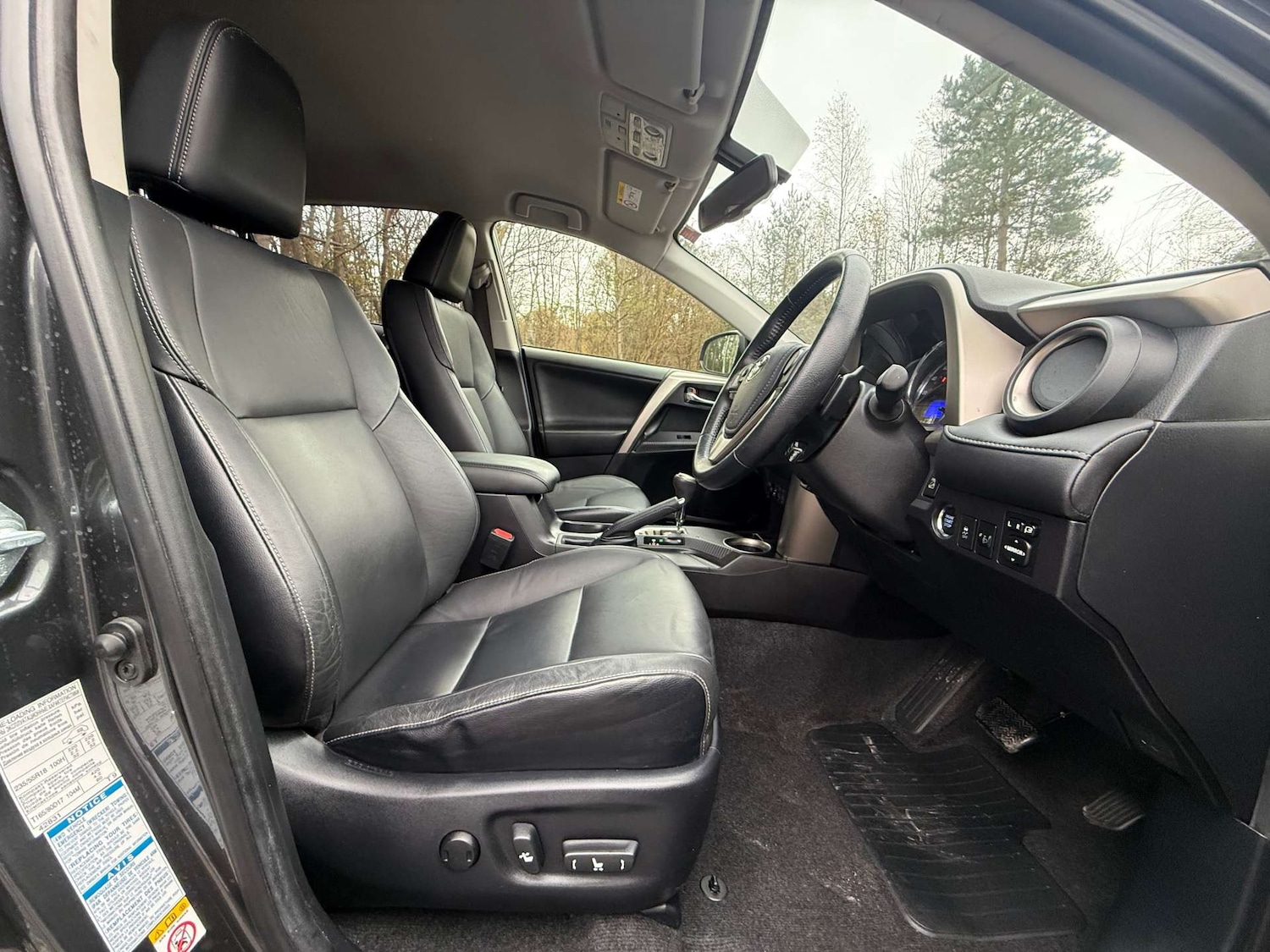 Used Toyota RAV4 2015 for sale - 76685300: Photo 28