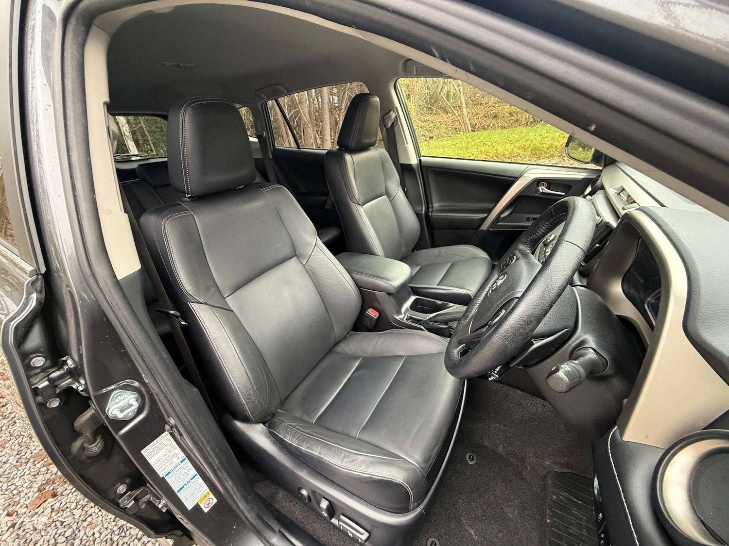 Used Toyota RAV4 2015 for sale - 76685300: Photo 29