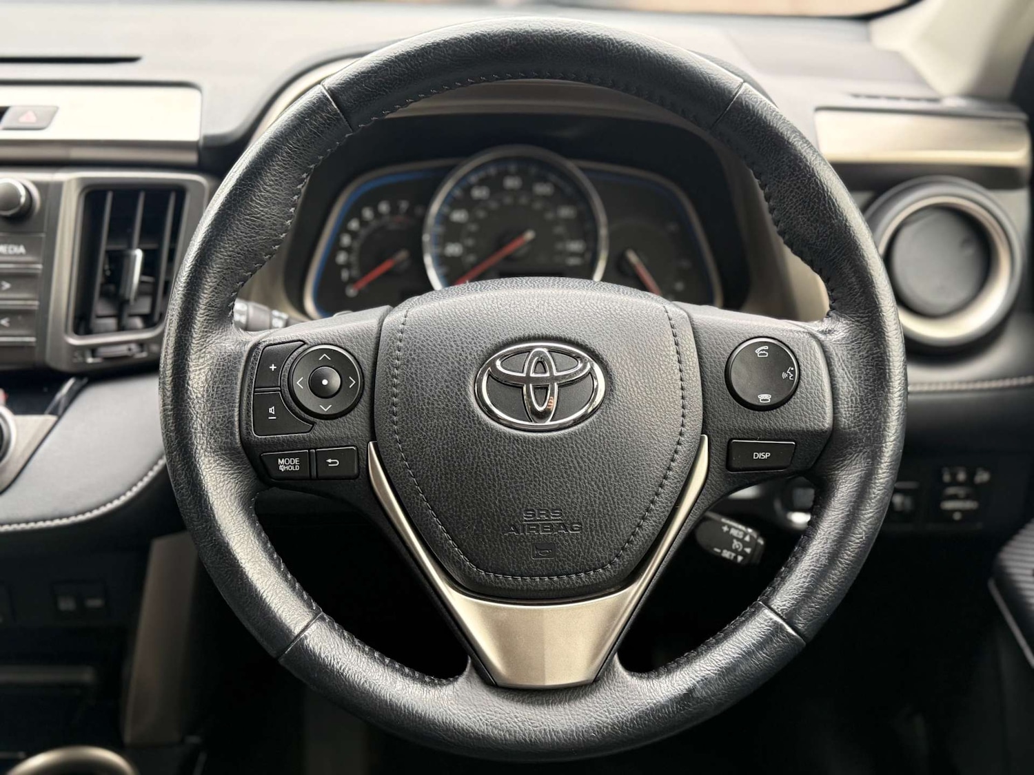Used Toyota RAV4 2015 for sale - 76685300: Photo 32