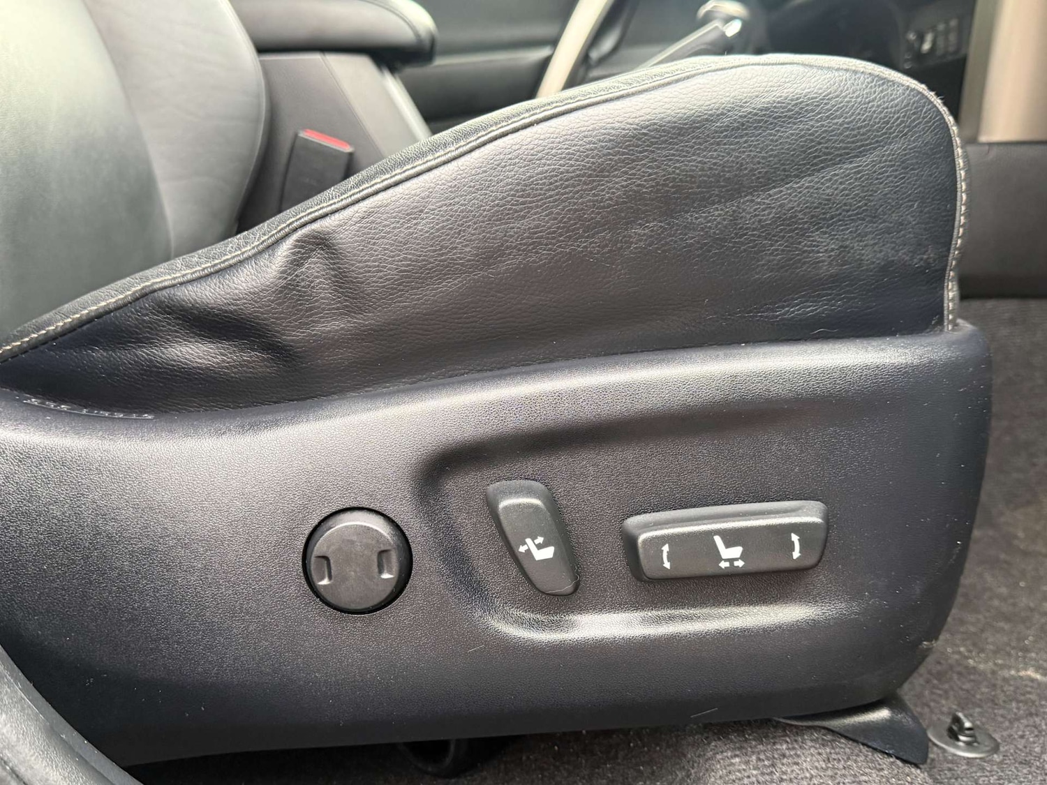 Used Toyota RAV4 2015 for sale - 76685300: Photo 33