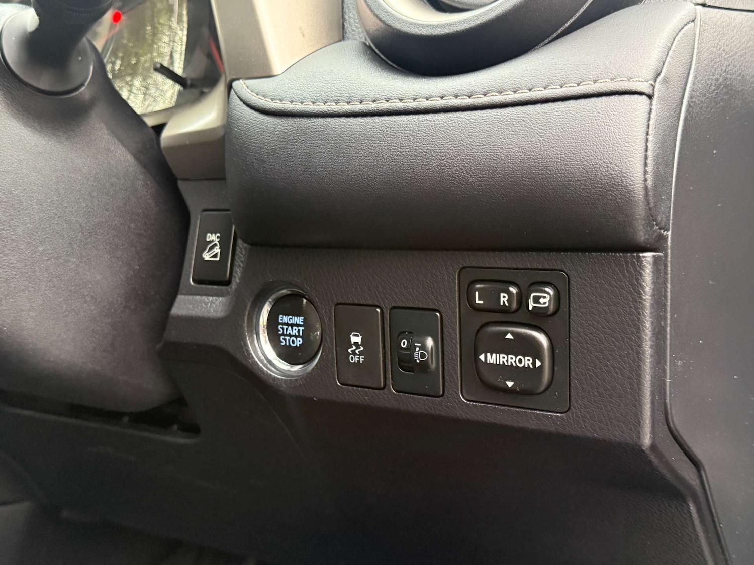 Used Toyota RAV4 2015 for sale - 76685300: Photo 34