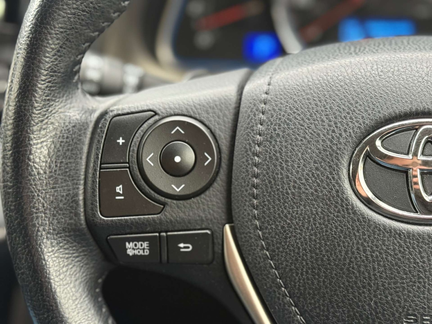 Used Toyota RAV4 2015 for sale - 76685300: Photo 44