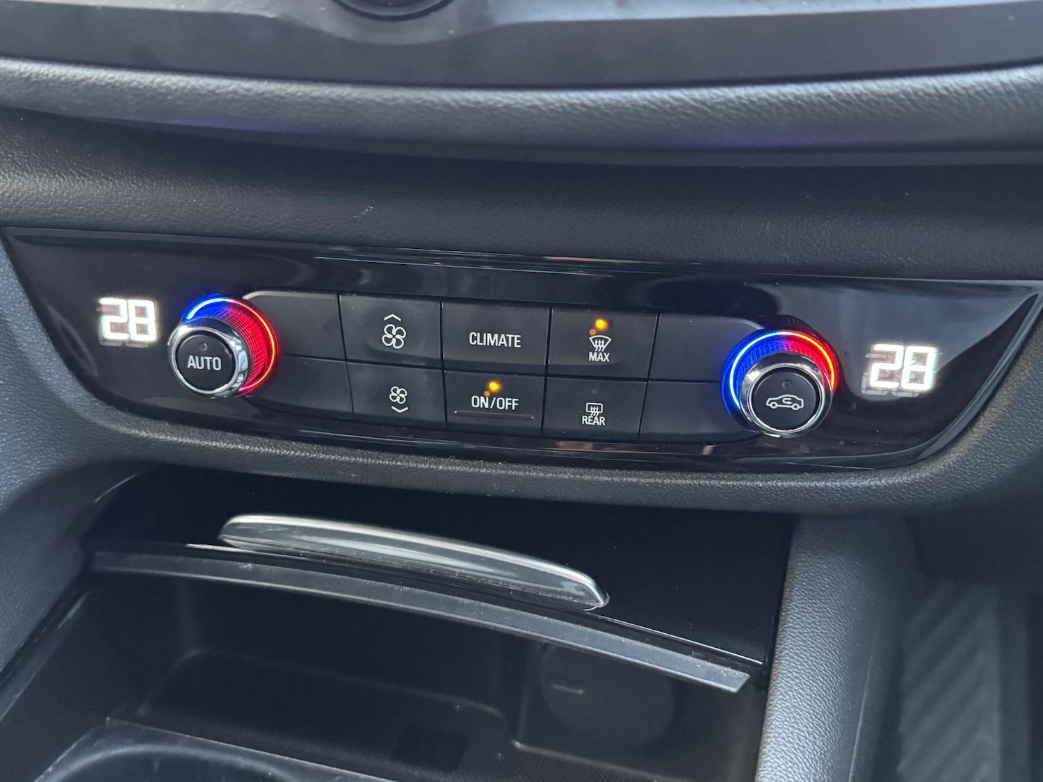 Used Vauxhall Insignia 2018 for sale - 77079009: Photo 21