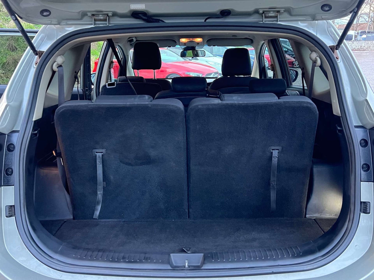 Used Kia Carens 2015 for sale - 76941890: Photo 10