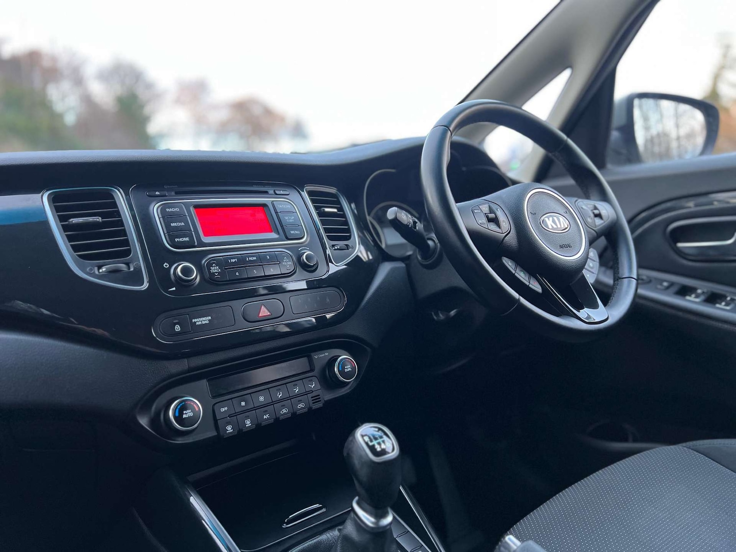 Used Kia Carens 2015 for sale - 76941890: Photo 25