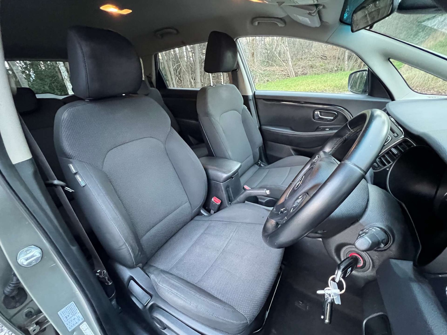 Used Kia Carens 2015 for sale - 76941890: Photo 28