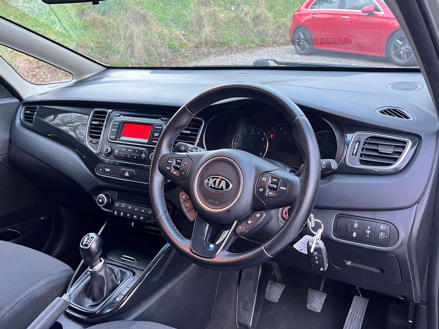 Used Kia Carens 2015 for sale - 76941890: Photo 29