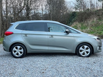 Used Kia Carens 2015 for sale - 76941890: Photo