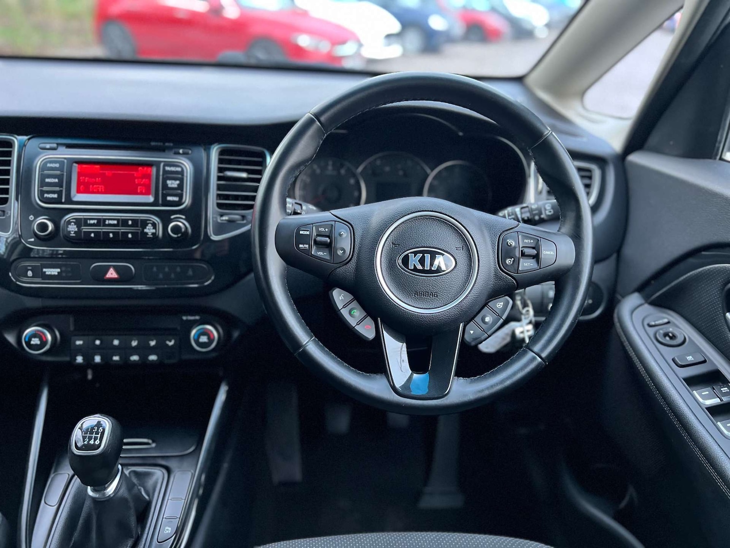 Used Kia Carens 2015 for sale - 76941890: Photo 30