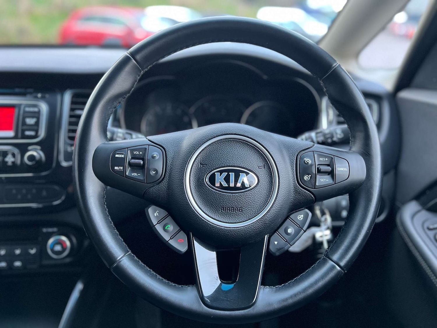 Used Kia Carens 2015 for sale - 76941890: Photo 31