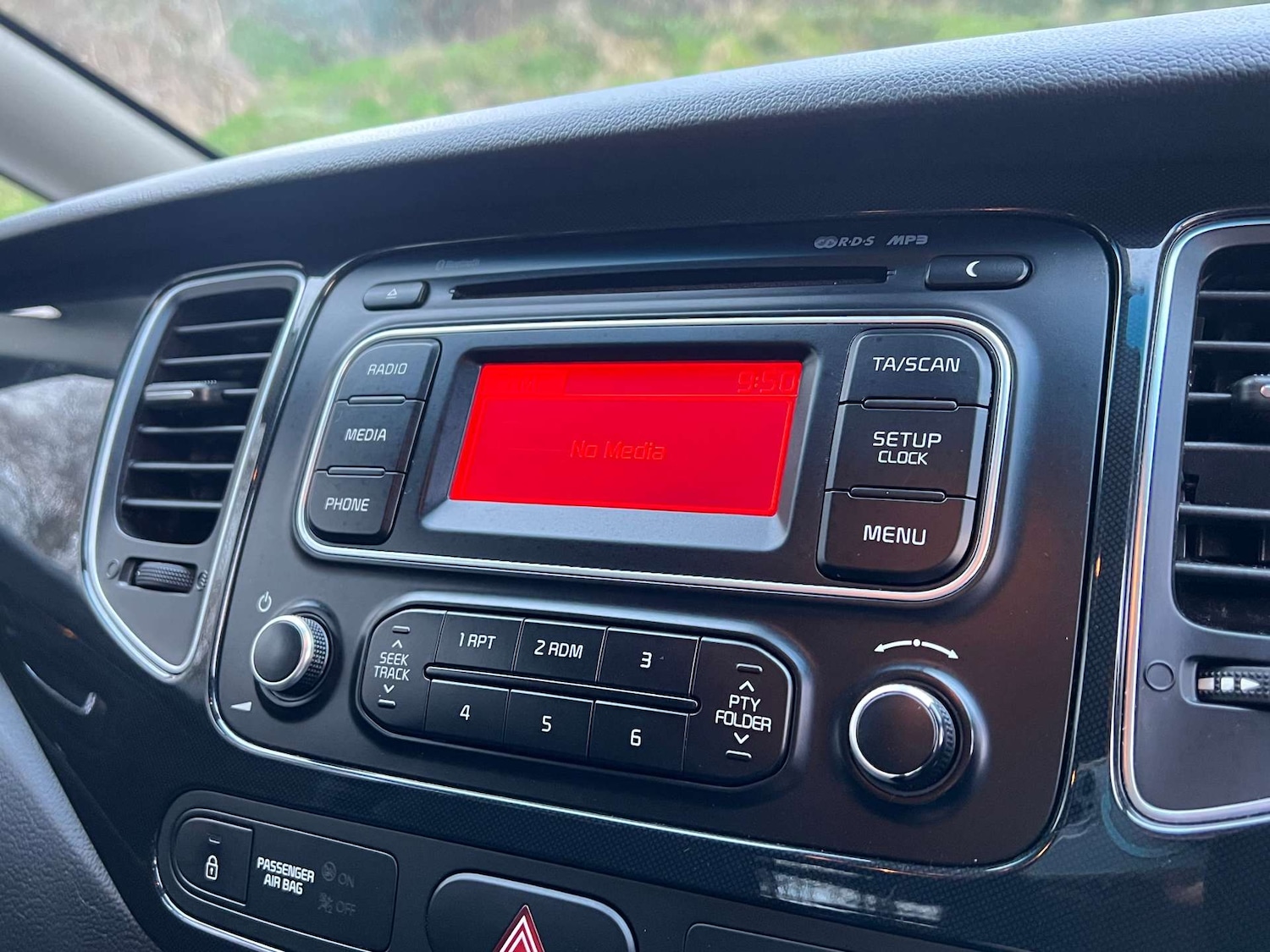 Used Kia Carens 2015 for sale - 76941890: Photo 32