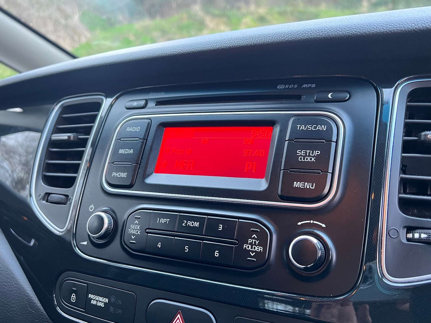 Used Kia Carens 2015 for sale - 76941890: Photo 34