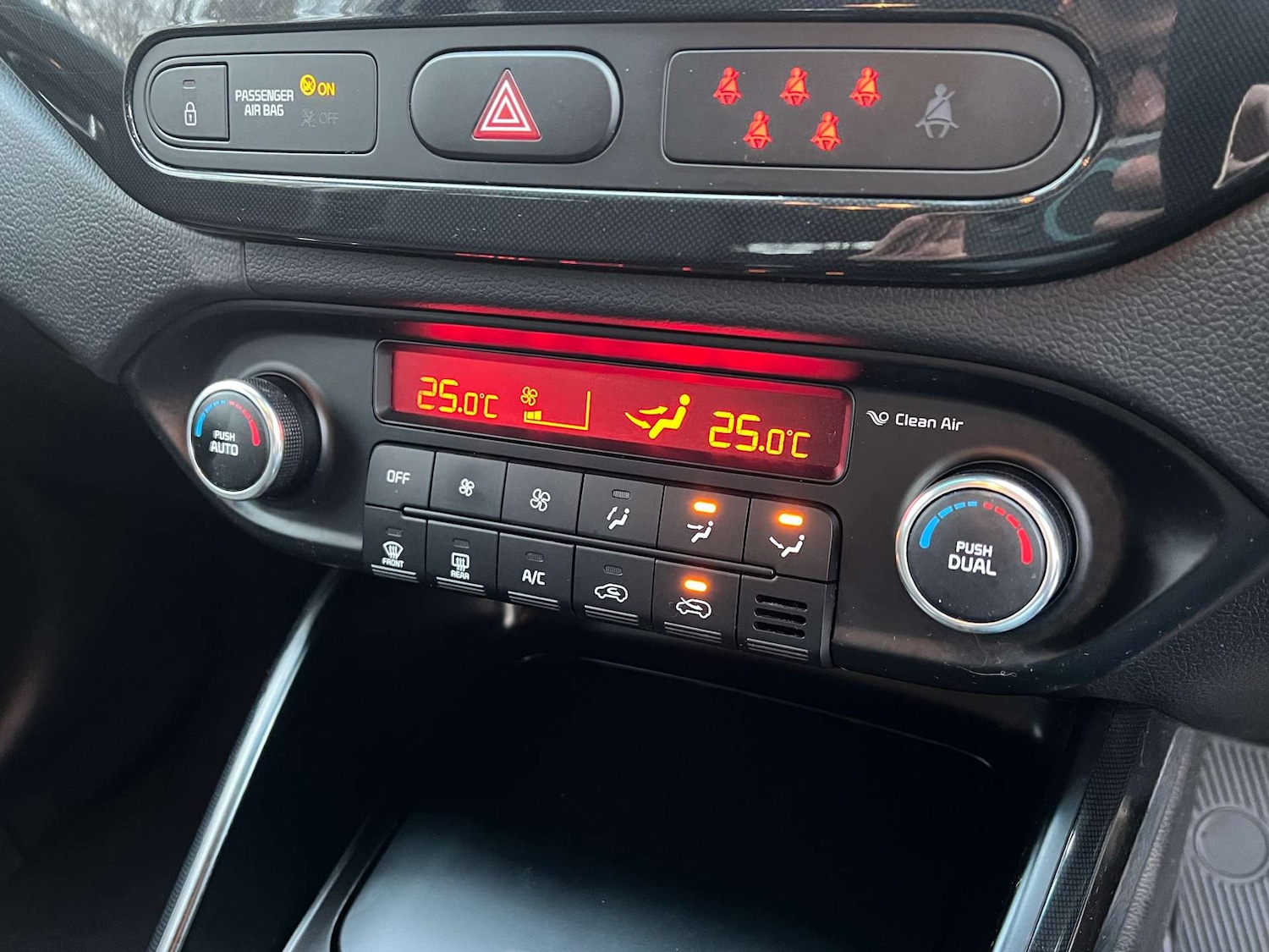 Used Kia Carens 2015 for sale - 76941890: Photo 35