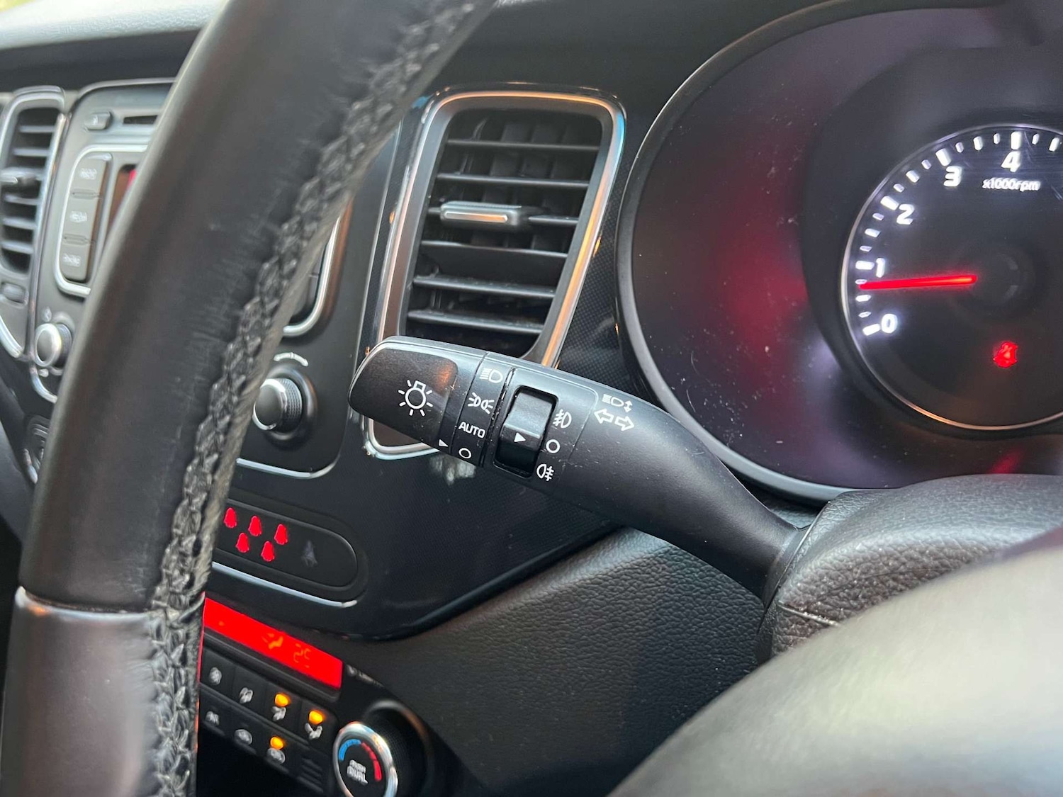 Used Kia Carens 2015 for sale - 76941890: Photo 36