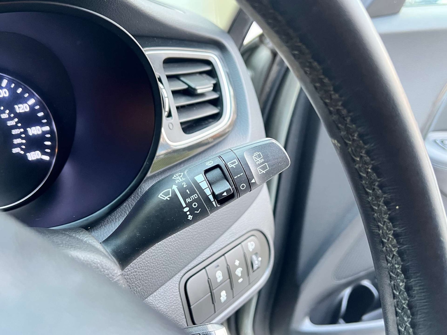 Used Kia Carens 2015 for sale - 76941890: Photo 37