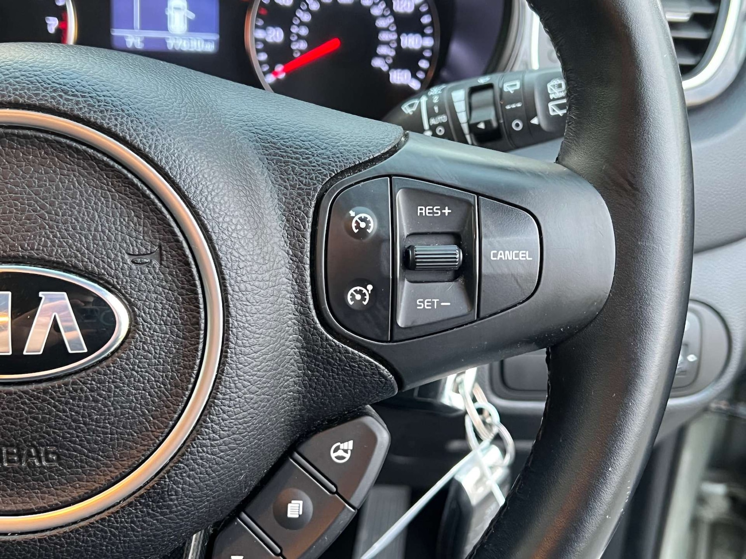 Used Kia Carens 2015 for sale - 76941890: Photo 39