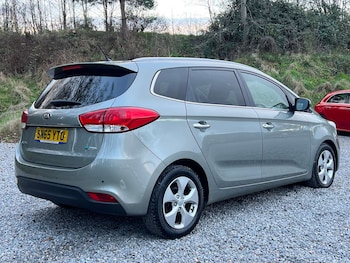 Used Kia Carens 2015 for sale - 76941890: Photo