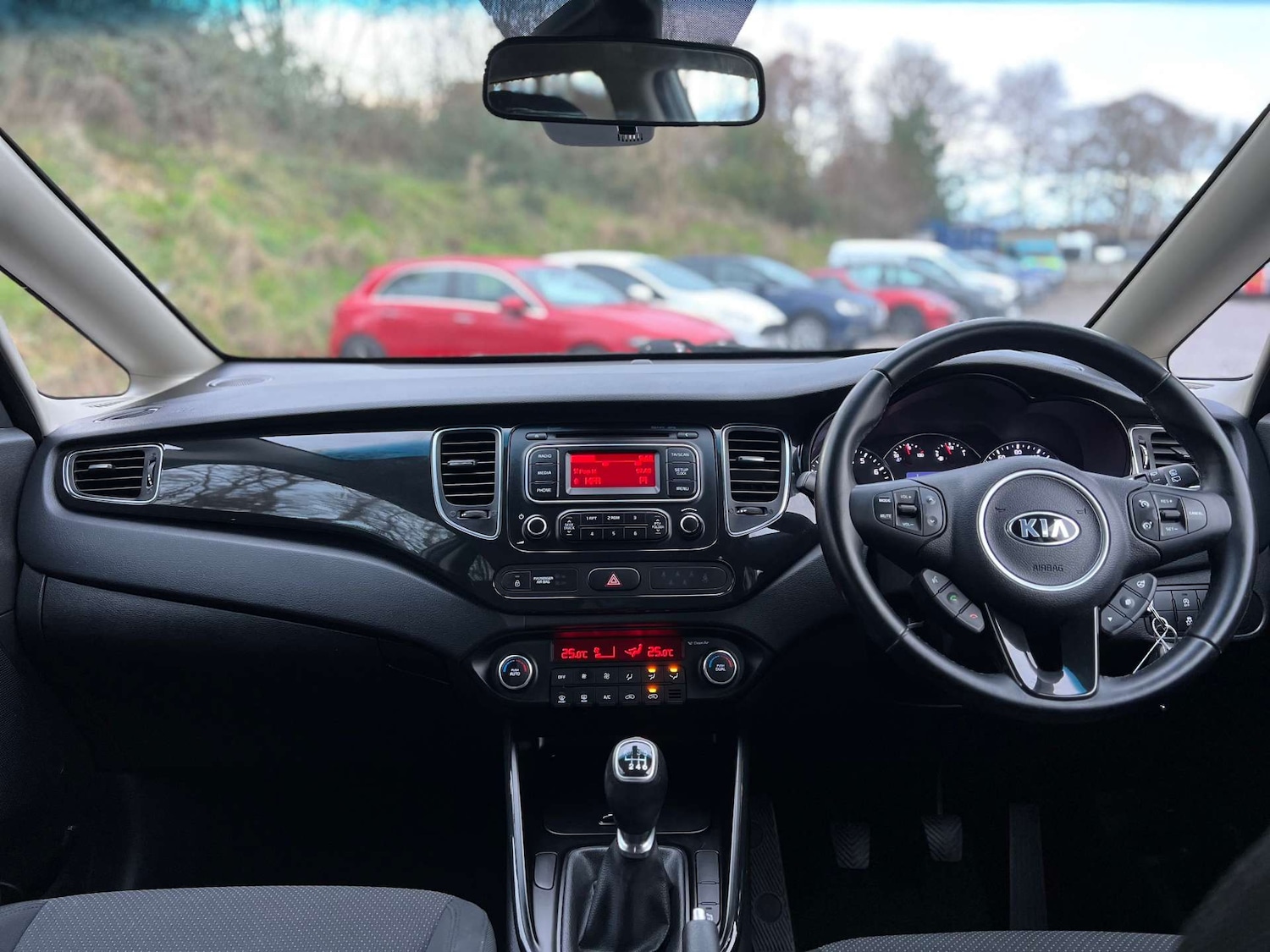 Used Kia Carens 2015 for sale - 76941890: Photo 9