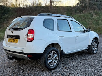 Used Dacia Duster 2017 for sale - 76744018: Photo