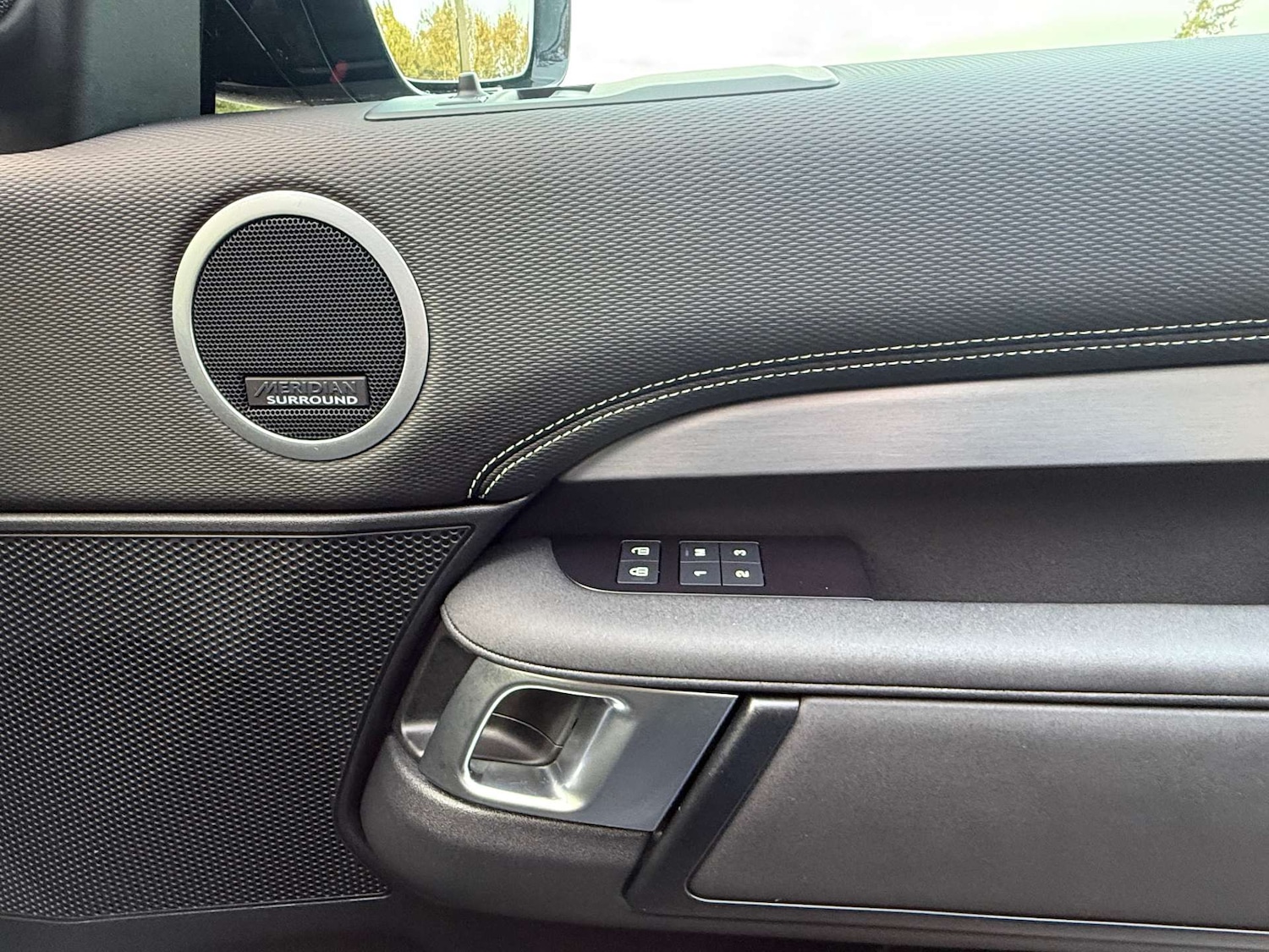 Used Land Rover Discovery 2025 for sale - 76685288: Photo 21