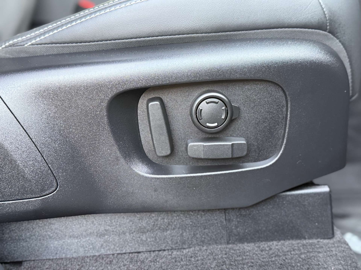 Used Land Rover Discovery 2025 for sale - 76685288: Photo 23