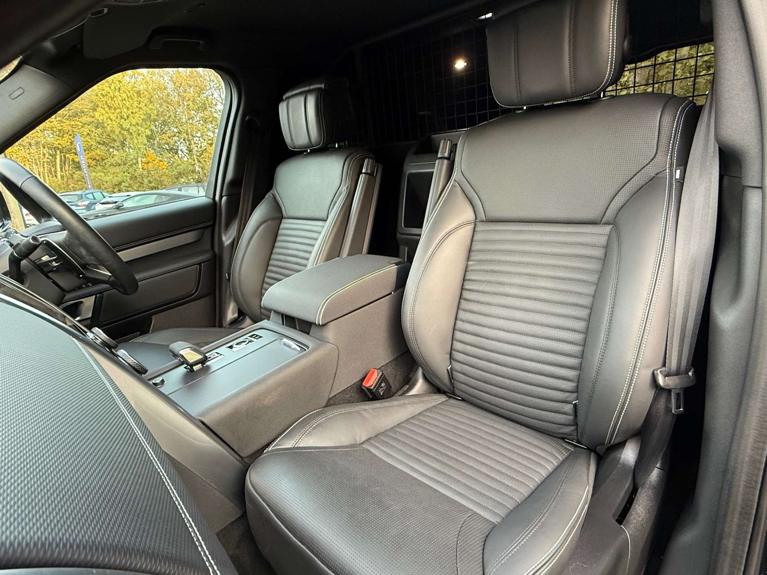 Used Land Rover Discovery 2025 for sale - 76685288: Photo 30