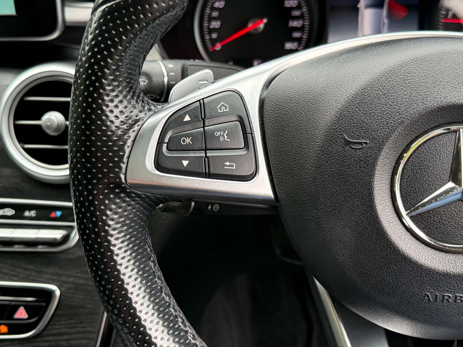 Used Mercedes-Benz C Class 2018 for sale - 76685272: Photo 30