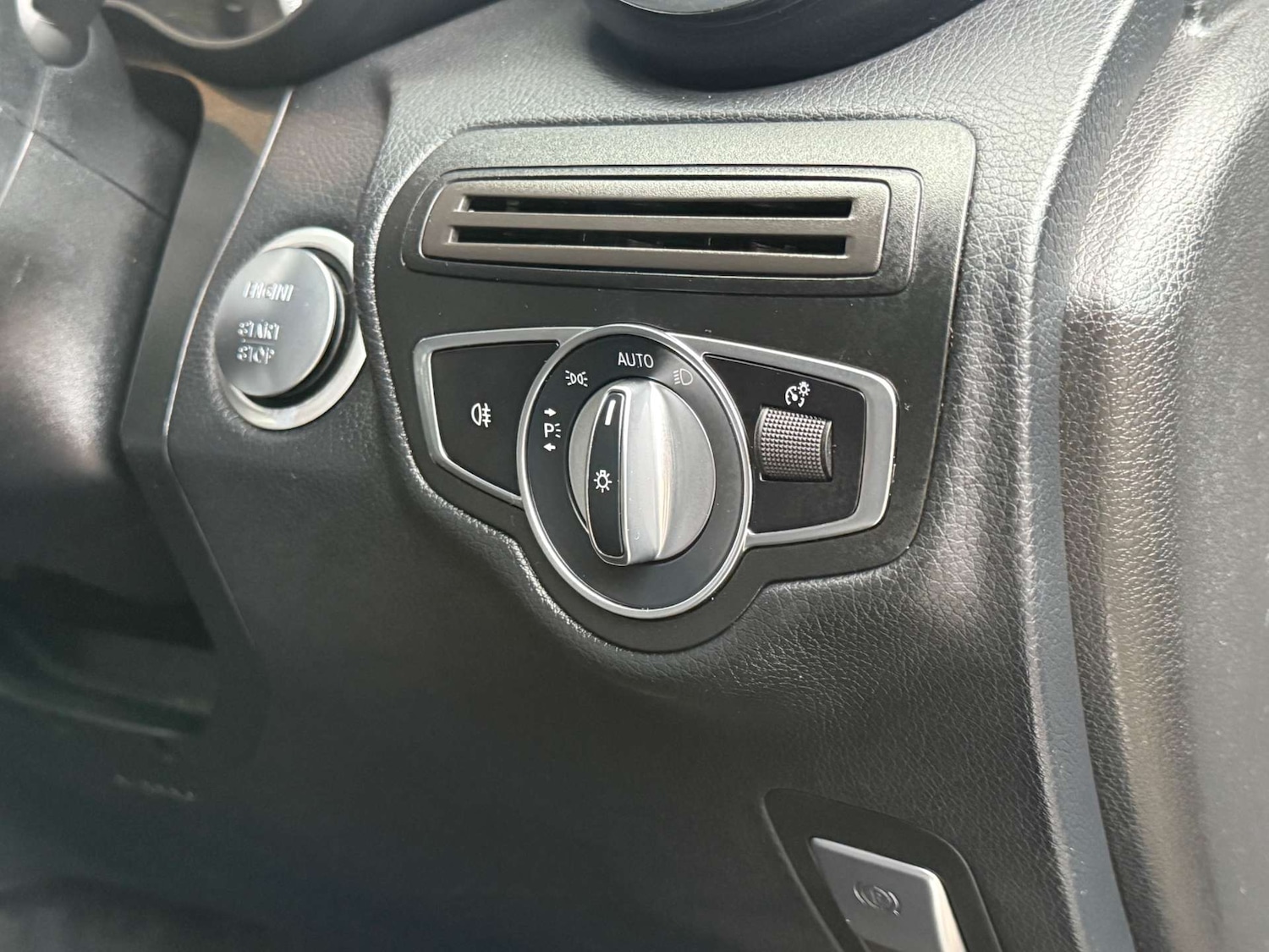 Used Mercedes-Benz GLC 2019 for sale - 76685299: Photo 33